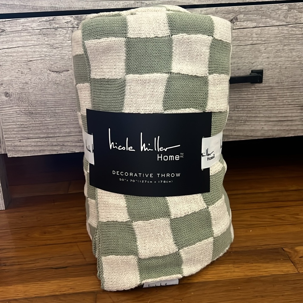 Nicole Miller Decorative Throw